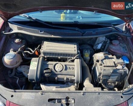 Красный Фольксваген Поло, объемом двигателя 1.4 л и пробегом 215 тыс. км за 4500 $, фото 4 на Automoto.ua