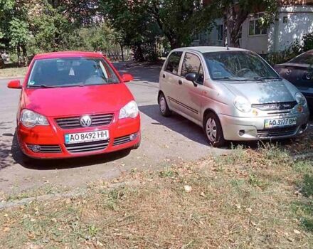 Красный Фольксваген Поло, объемом двигателя 1.2 л и пробегом 182 тыс. км за 4750 $, фото 4 на Automoto.ua