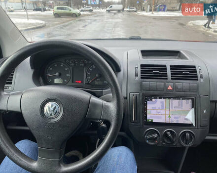 Червоний Фольксваген Поло, об'ємом двигуна 1.4 л та пробігом 130 тис. км за 5700 $, фото 9 на Automoto.ua