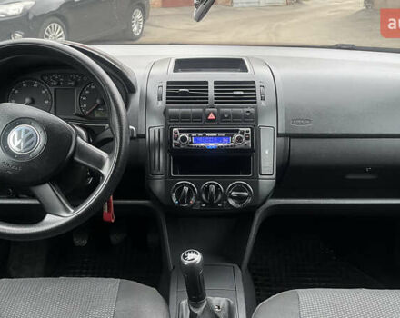 Красный Фольксваген Поло, объемом двигателя 1.4 л и пробегом 200 тыс. км за 4500 $, фото 18 на Automoto.ua