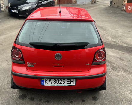 Красный Фольксваген Поло, объемом двигателя 1.4 л и пробегом 200 тыс. км за 4500 $, фото 5 на Automoto.ua