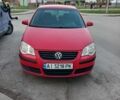 Красный Фольксваген Поло, объемом двигателя 1.4 л и пробегом 290 тыс. км за 4000 $, фото 1 на Automoto.ua