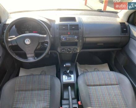 Красный Фольксваген Поло, объемом двигателя 1.39 л и пробегом 170 тыс. км за 5900 $, фото 10 на Automoto.ua