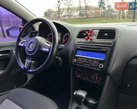 Красный Фольксваген Поло, объемом двигателя 1.39 л и пробегом 158 тыс. км за 6950 $, фото 14 на Automoto.ua