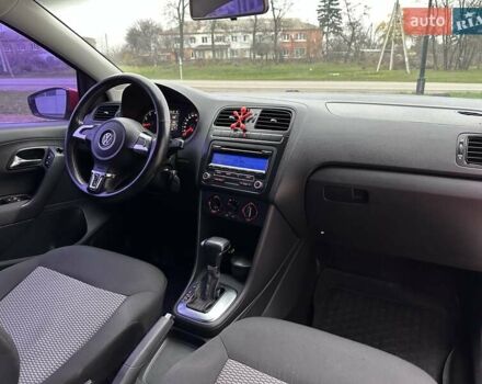 Красный Фольксваген Поло, объемом двигателя 1.39 л и пробегом 158 тыс. км за 6950 $, фото 15 на Automoto.ua