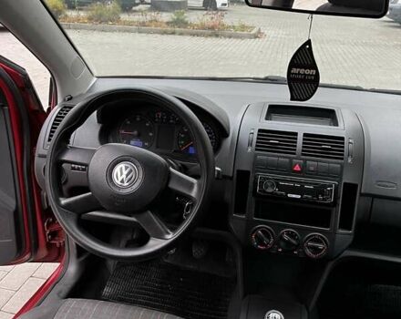 Червоний Фольксваген Поло, об'ємом двигуна 1.4 л та пробігом 195 тис. км за 2600 $, фото 6 на Automoto.ua