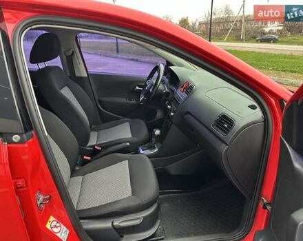 Красный Фольксваген Поло, объемом двигателя 1.39 л и пробегом 158 тыс. км за 6950 $, фото 12 на Automoto.ua