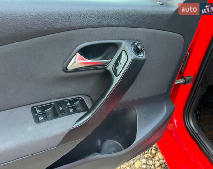 Красный Фольксваген Поло, объемом двигателя 1.2 л и пробегом 199 тыс. км за 5250 $, фото 31 на Automoto.ua