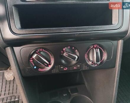 Червоний Фольксваген Поло, об'ємом двигуна 1.2 л та пробігом 200 тис. км за 5550 $, фото 58 на Automoto.ua