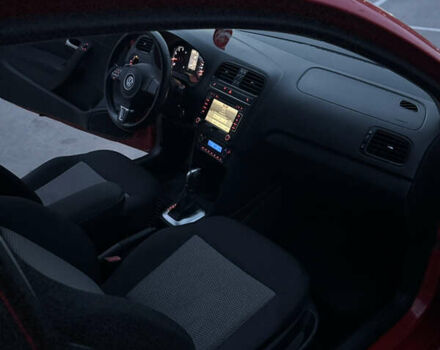 Червоний Фольксваген Поло, об'ємом двигуна 1.39 л та пробігом 112 тис. км за 6899 $, фото 15 на Automoto.ua