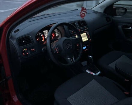 Червоний Фольксваген Поло, об'ємом двигуна 1.39 л та пробігом 112 тис. км за 6899 $, фото 13 на Automoto.ua