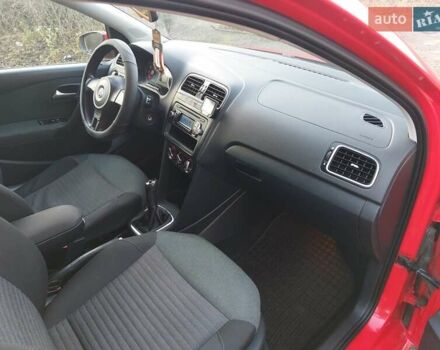 Червоний Фольксваген Поло, об'ємом двигуна 1.2 л та пробігом 200 тис. км за 5550 $, фото 46 на Automoto.ua