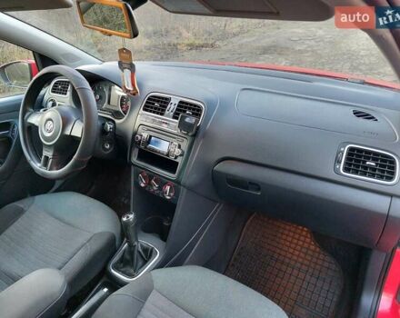 Червоний Фольксваген Поло, об'ємом двигуна 1.2 л та пробігом 200 тис. км за 5550 $, фото 44 на Automoto.ua