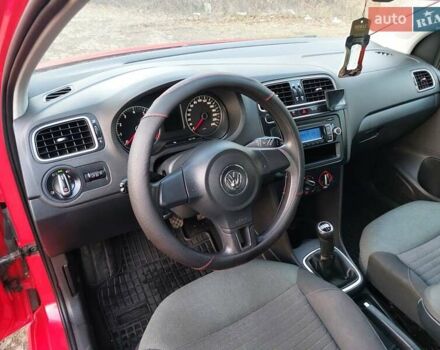 Червоний Фольксваген Поло, об'ємом двигуна 1.2 л та пробігом 200 тис. км за 5550 $, фото 53 на Automoto.ua