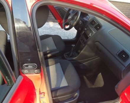 Красный Фольксваген Поло, объемом двигателя 1.2 л и пробегом 150 тыс. км за 5200 $, фото 15 на Automoto.ua