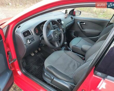 Червоний Фольксваген Поло, об'ємом двигуна 1.2 л та пробігом 200 тис. км за 5550 $, фото 64 на Automoto.ua