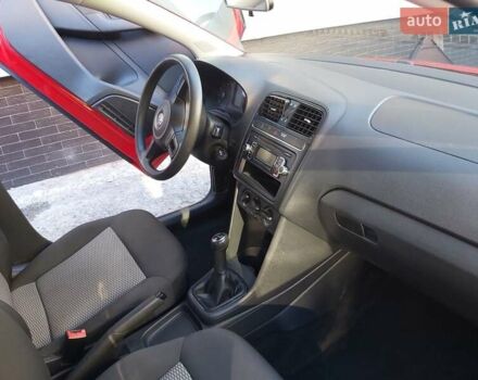 Красный Фольксваген Поло, объемом двигателя 1.2 л и пробегом 150 тыс. км за 6100 $, фото 3 на Automoto.ua