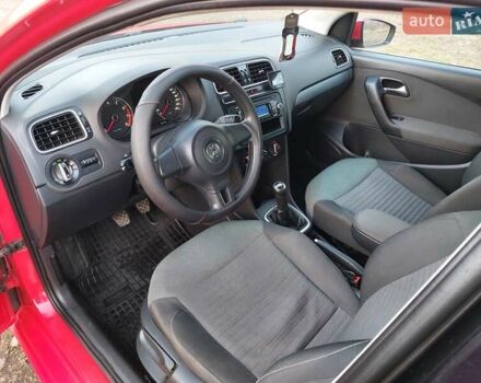 Червоний Фольксваген Поло, об'ємом двигуна 1.2 л та пробігом 200 тис. км за 5550 $, фото 54 на Automoto.ua