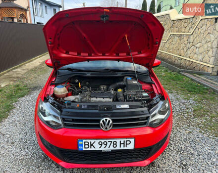 Красный Фольксваген Поло, объемом двигателя 1.2 л и пробегом 199 тыс. км за 5250 $, фото 37 на Automoto.ua