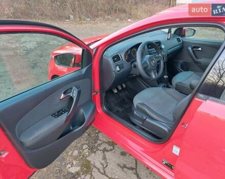 Червоний Фольксваген Поло, об'ємом двигуна 1.2 л та пробігом 200 тис. км за 5550 $, фото 52 на Automoto.ua
