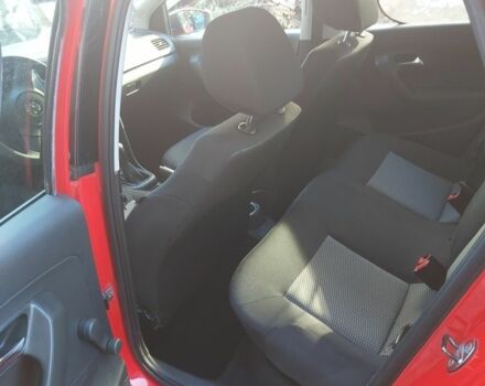 Красный Фольксваген Поло, объемом двигателя 1.2 л и пробегом 150 тыс. км за 5200 $, фото 5 на Automoto.ua