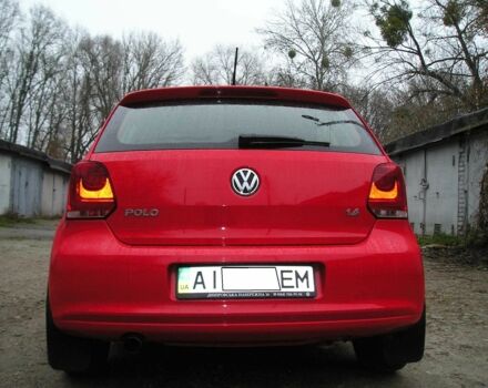 Красный Фольксваген Поло, объемом двигателя 1.4 л и пробегом 85 тыс. км за 8500 $, фото 2 на Automoto.ua