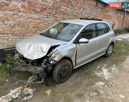 Красный Фольксваген Поло, объемом двигателя 1.39 л и пробегом 150 тыс. км за 2550 $, фото 2 на Automoto.ua