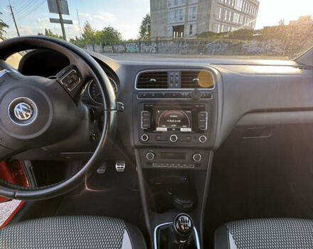 Красный Фольксваген Поло, объемом двигателя 1.2 л и пробегом 156 тыс. км за 9200 $, фото 29 на Automoto.ua