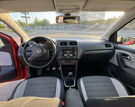 Красный Фольксваген Поло, объемом двигателя 1.2 л и пробегом 156 тыс. км за 9200 $, фото 28 на Automoto.ua