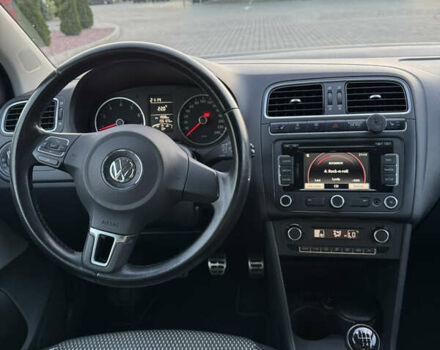 Красный Фольксваген Поло, объемом двигателя 1.2 л и пробегом 156 тыс. км за 9200 $, фото 37 на Automoto.ua