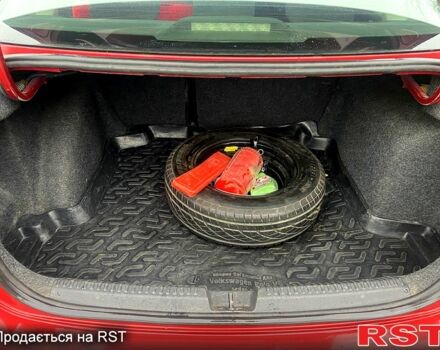 Красный Фольксваген Поло, объемом двигателя 1.6 л и пробегом 235 тыс. км за 5300 $, фото 8 на Automoto.ua