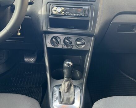 Красный Фольксваген Поло, объемом двигателя 1.6 л и пробегом 210 тыс. км за 7500 $, фото 18 на Automoto.ua