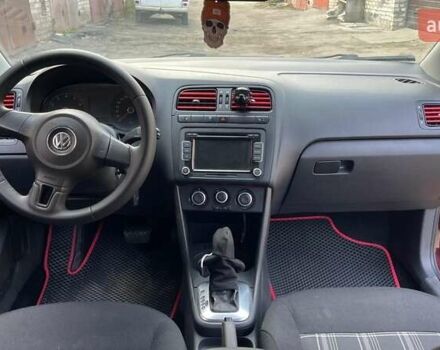 Червоний Фольксваген Поло, об'ємом двигуна 1.6 л та пробігом 380 тис. км за 6800 $, фото 3 на Automoto.ua