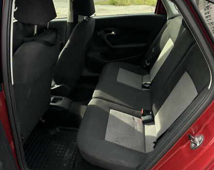 Красный Фольксваген Поло, объемом двигателя 1.6 л и пробегом 229 тыс. км за 5150 $, фото 7 на Automoto.ua