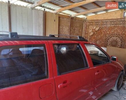 Красный Фольксваген Поло, объемом двигателя 1.39 л и пробегом 185 тыс. км за 2000 $, фото 1 на Automoto.ua