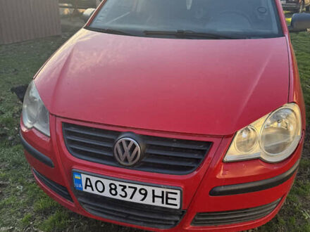 Красный Фольксваген Поло, объемом двигателя 1.2 л и пробегом 175 тыс. км за 3000 $, фото 1 на Automoto.ua
