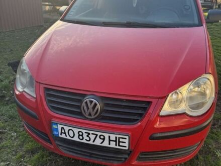 Красный Фольксваген Поло, объемом двигателя 1.2 л и пробегом 175 тыс. км за 3000 $, фото 1 на Automoto.ua