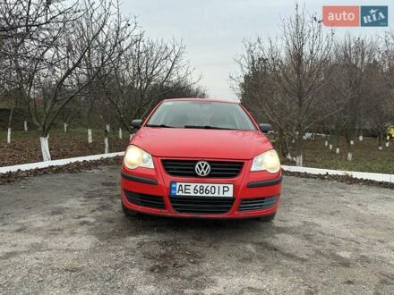 Красный Фольксваген Поло, объемом двигателя 1.4 л и пробегом 202 тыс. км за 4900 $, фото 1 на Automoto.ua