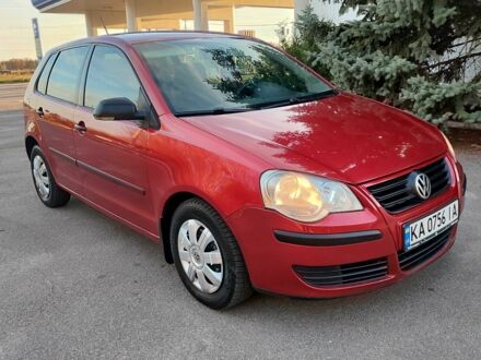 Красный Фольксваген Поло, объемом двигателя 1.4 л и пробегом 240 тыс. км за 4950 $, фото 1 на Automoto.ua