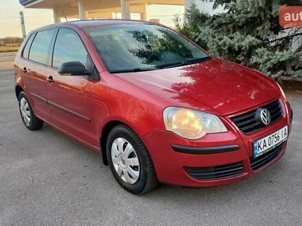 Красный Фольксваген Поло, объемом двигателя 1.4 л и пробегом 240 тыс. км за 4950 $, фото 1 на Automoto.ua