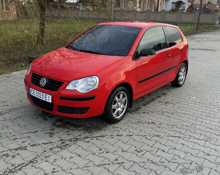 Красный Фольксваген Поло, объемом двигателя 1.2 л и пробегом 165 тыс. км за 3900 $, фото 1 на Automoto.ua