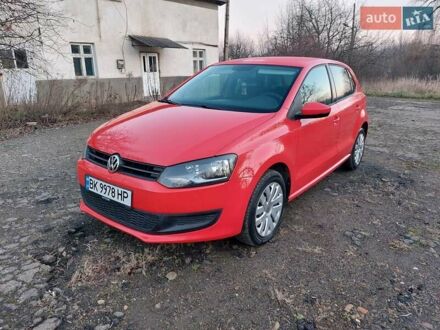Красный Фольксваген Поло, объемом двигателя 1.2 л и пробегом 200 тыс. км за 5550 $, фото 1 на Automoto.ua