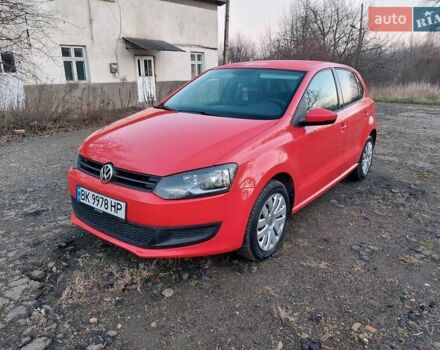 Красный Фольксваген Поло, объемом двигателя 1.2 л и пробегом 200 тыс. км за 5550 $, фото 1 на Automoto.ua