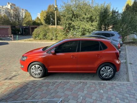 Красный Фольксваген Поло, объемом двигателя 1.4 л и пробегом 142 тыс. км за 10000 $, фото 1 на Automoto.ua