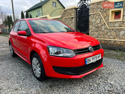 Красный Фольксваген Поло, объемом двигателя 1.2 л и пробегом 199 тыс. км за 5250 $, фото 1 на Automoto.ua