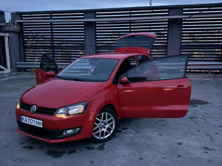 Красный Фольксваген Поло, объемом двигателя 1.39 л и пробегом 112 тыс. км за 6899 $, фото 1 на Automoto.ua