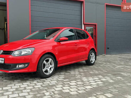 Красный Фольксваген Поло, объемом двигателя 1.39 л и пробегом 180 тыс. км за 7850 $, фото 1 на Automoto.ua