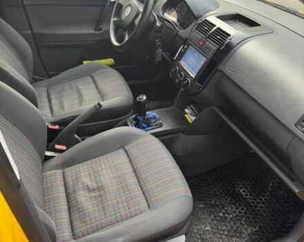 Жовтий Фольксваген Поло, об'ємом двигуна 1.4 л та пробігом 150 тис. км за 4000 $, фото 7 на Automoto.ua