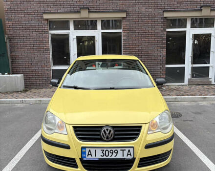 Желтый Фольксваген Поло, объемом двигателя 1.39 л и пробегом 239 тыс. км за 5000 $, фото 2 на Automoto.ua