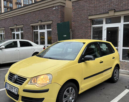 Желтый Фольксваген Поло, объемом двигателя 1.39 л и пробегом 239 тыс. км за 5000 $, фото 4 на Automoto.ua